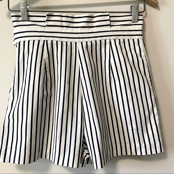 ZARA Paper Bag Striped Tie Waist Shorts - Size: Small - Picture 3 of 10